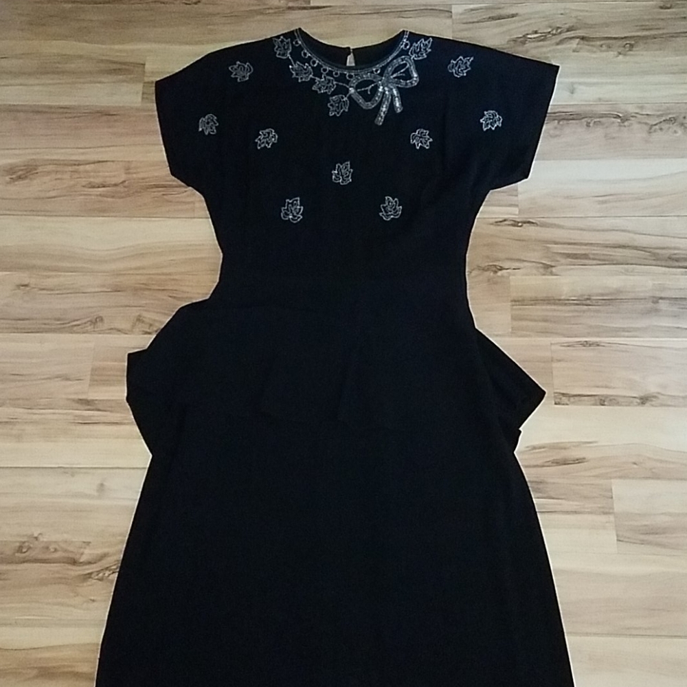 Vintage 1940s Peplum Beaded Dress - Picture 3 of 13
